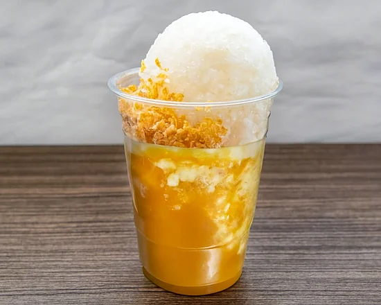 Mango graham sago con yelo in a cup with shaved ice